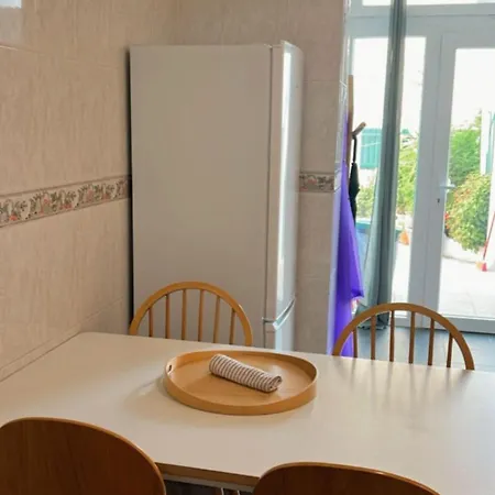 Beautiful With Patio In Bica *