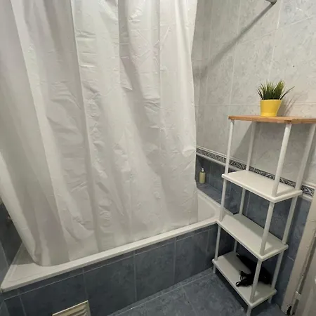 Beautiful With Patio In Bica דירה