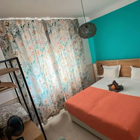 Beautiful With Patio In Bica