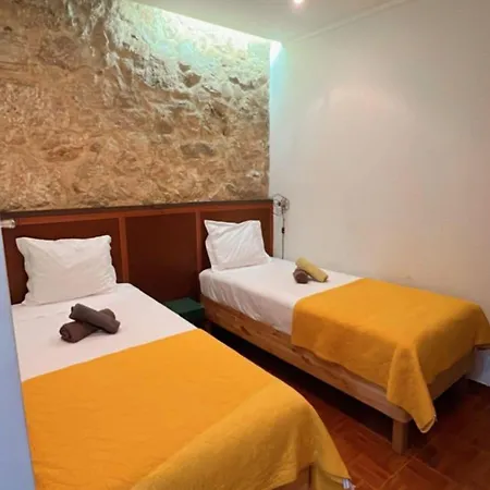 Beautiful With Patio In Bica Lizbona